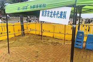 官方：曼联20岁前锋梅希亚转会至塞维利亚